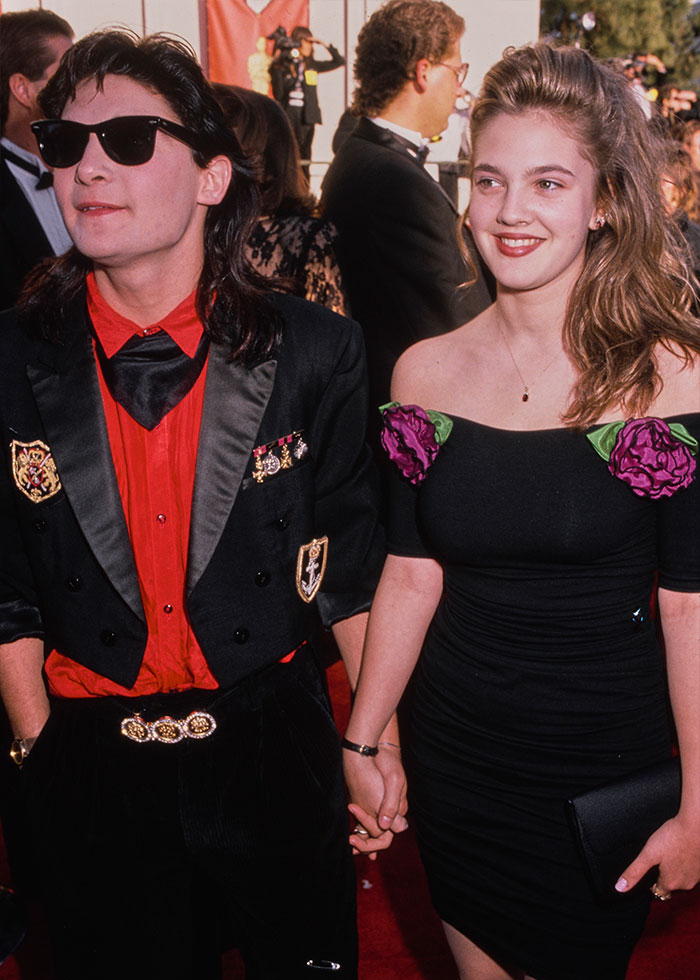 Fan Recreates Drew Barrymore’s Iconic 1989 Oscars Dress For Her Show And Her Reaction Goes Viral