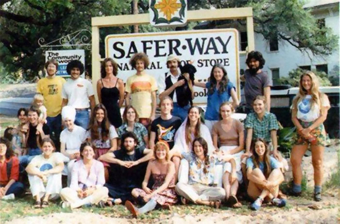 30 Rare Photos Of Then Newly-Established Companies Who Eventually Got Way Bigger