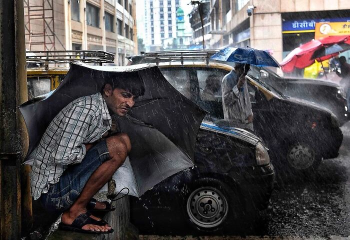 A Glimpse Of Mumbai: 27 Powerful Street Photographs By Shanth Kumar