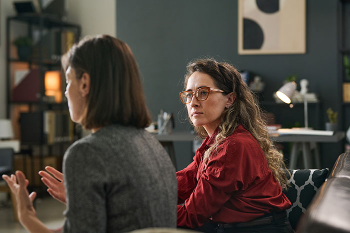 “Works Surprisingly Well”: 45 Psychological ‘Cheat Codes’ People Use In Social Situations And Swear They Work